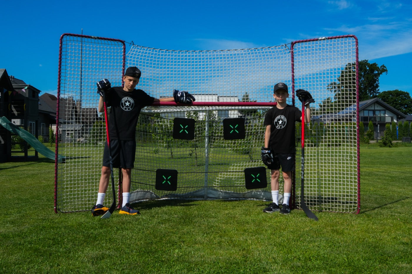 XDT targets på hockeymål under träning, bild 1