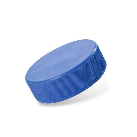 Lättvikt hockeypuck i blå färg, perfekt för unga spelare att träna teknik och skottstyrka.