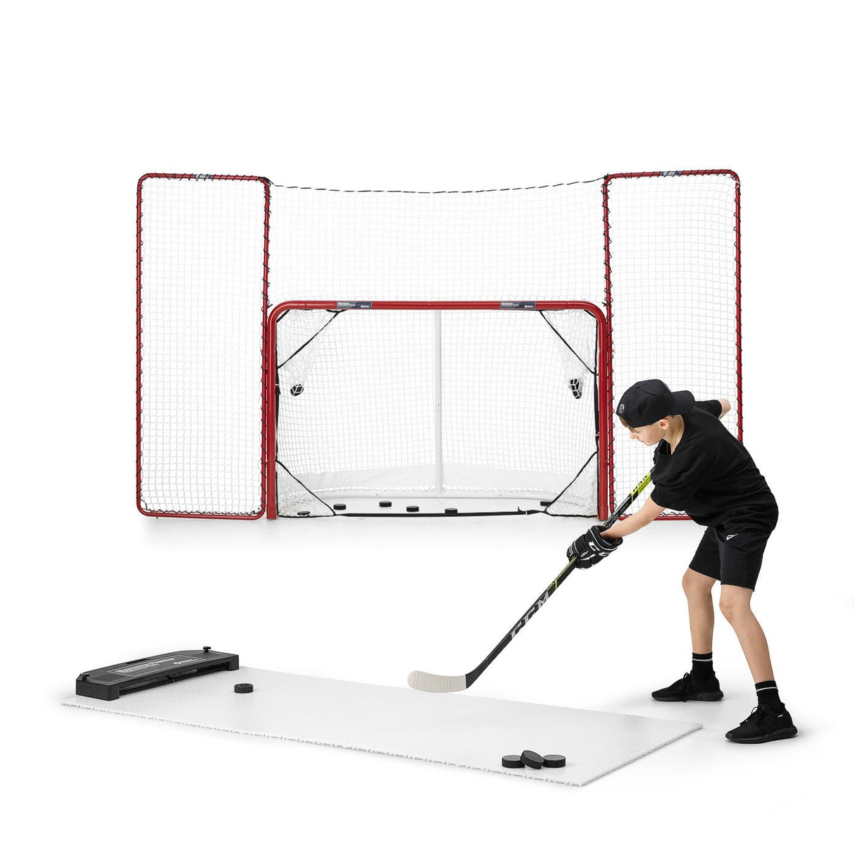 Skottramp teknikpaket hockey med målvaktsskydd, perfekt för att öva skott och passningar hemma.