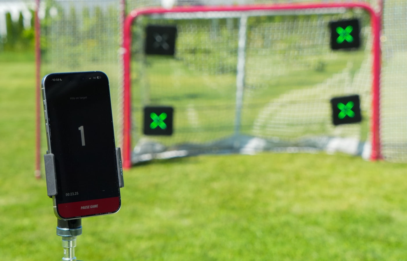 XDT targets på hockeymål under träning, bild 2