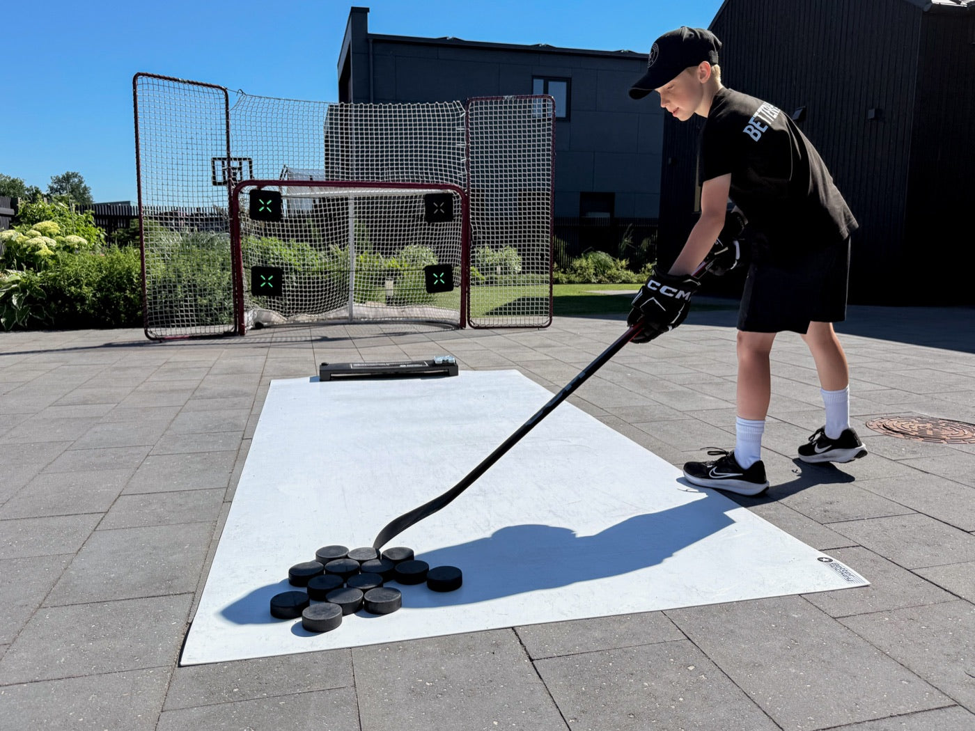 XDT targets på hockeymål under träning, bild 4